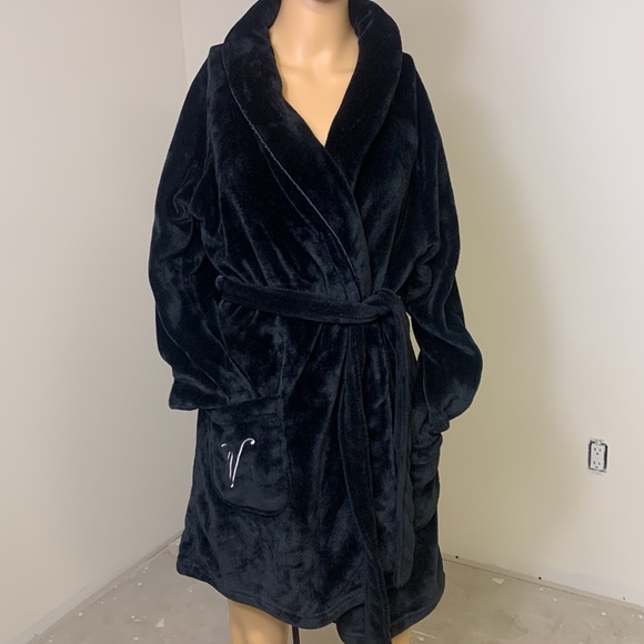 Victoria’s Secret Short Black Plush Belted Robe size M - L - Picture 3 of 10